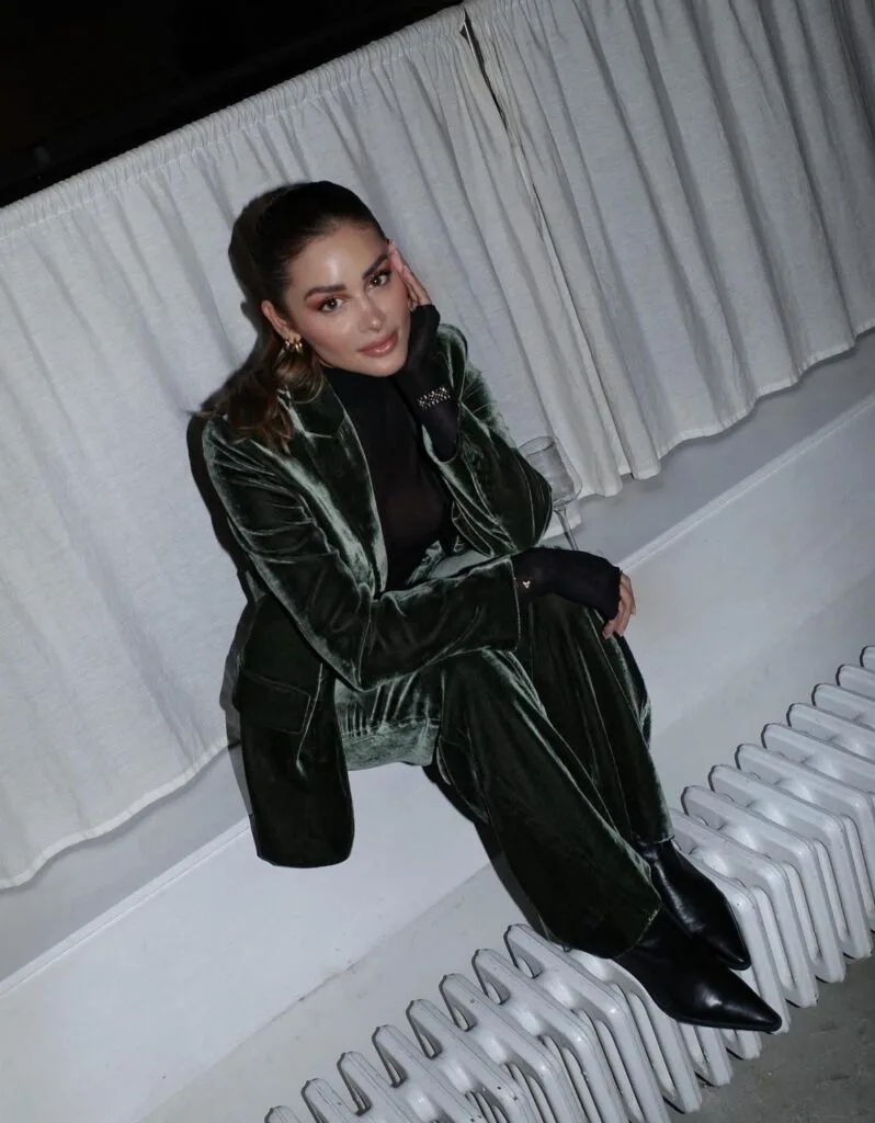 Green Velvet Suit with Sheer Gloves for a Sophisticated Concert Look Green Velvet Suit with Sheer Gloves for a Sophisticated Concert Look — Winter Concert Outfits