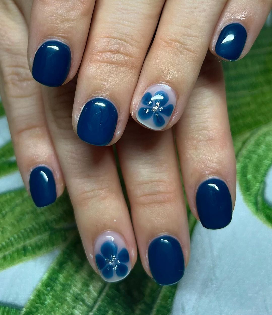Deep Navy Floral Motif Glossy Deep Navy Floral Motif Glossy — Winter Squoval Nails