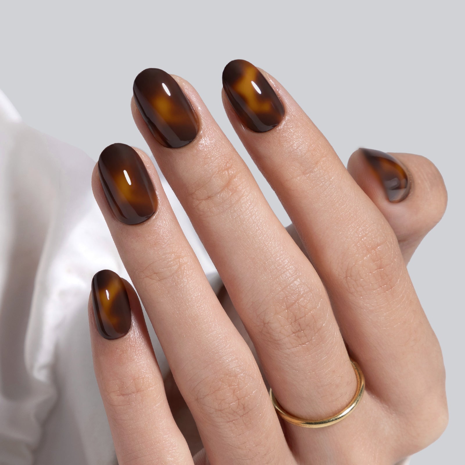 Tortoise Shell Pattern Short Oval Nails Tortoise Shell Pattern Short Oval Nails — Winter Oval Nails