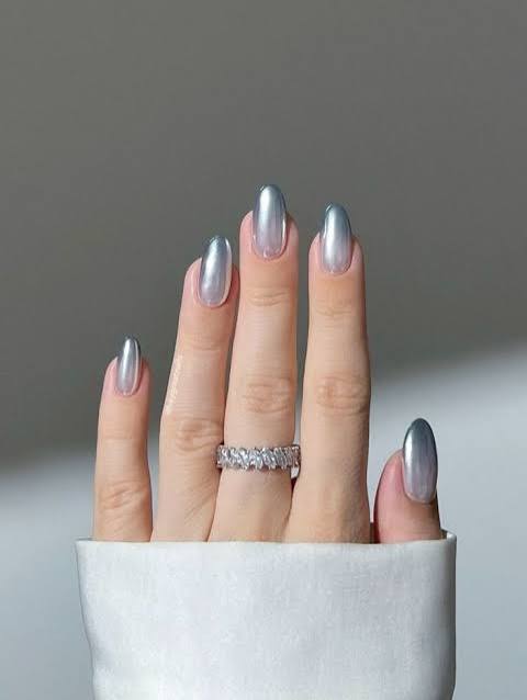 Silver to Grey Chrome Gradient Silver to Grey Chrome Gradient — Winter Chrome Nails