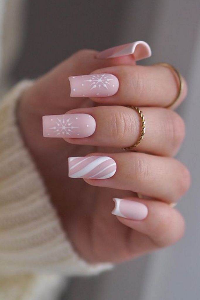 Snowflake French Tip Short Square Nails Snowflake French Tip Short Square Nails — Winter Square Nails
