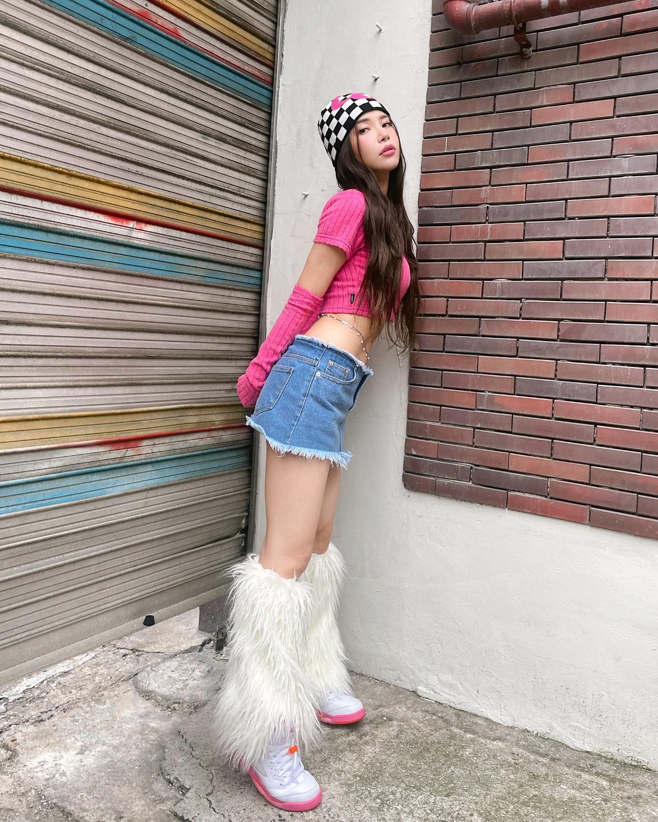 Fluffy White Leg Warmers for Streetwear Fun Fluffy White Leg Warmers for Streetwear Fun — Leg Warmers Outfits