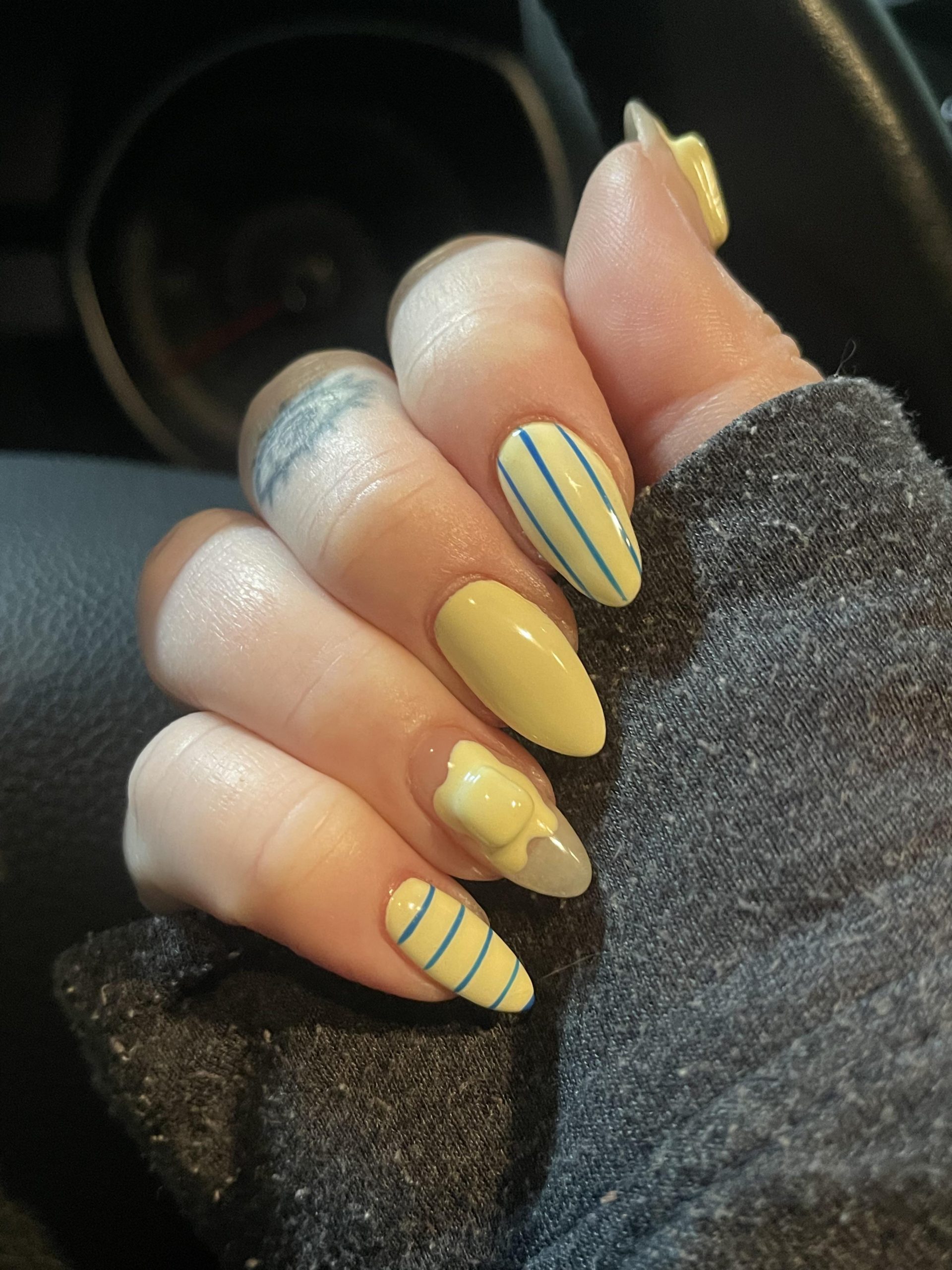 Medium Almond Silver Line Art Medium Almond Silver Line Art — Yellow Nail Designs