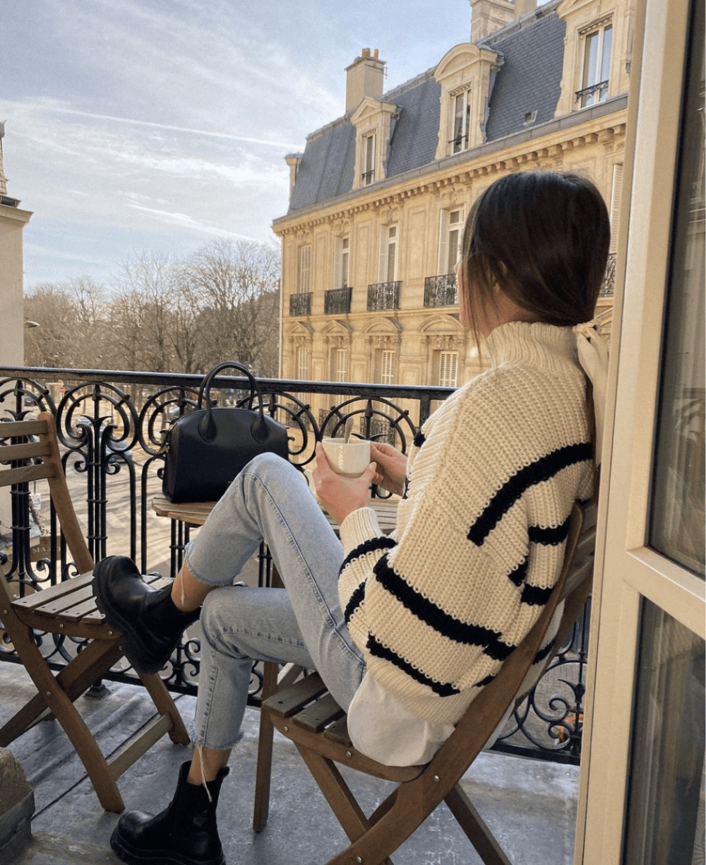 Striped Knit Sweater with White Shirt and Chelsea Boots Striped Knit Sweater with White Shirt and Chelsea Boots — Paris Winter Outfits