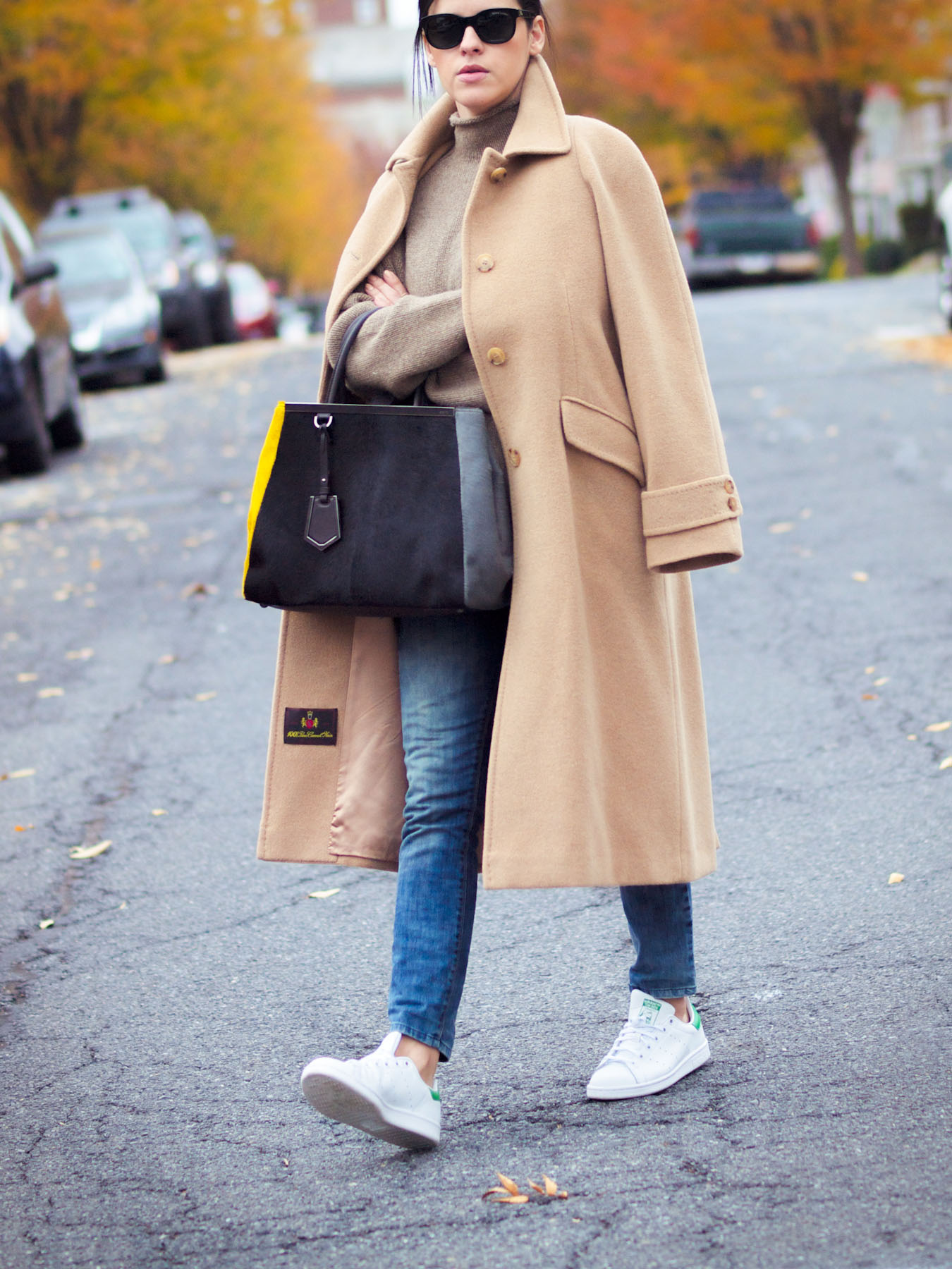 Fashionable Casual: Camel Coat with Color-Block Handbag Fashionable Casual: Camel Coat with Color-Block Handbag — Camel Coat Outfits
