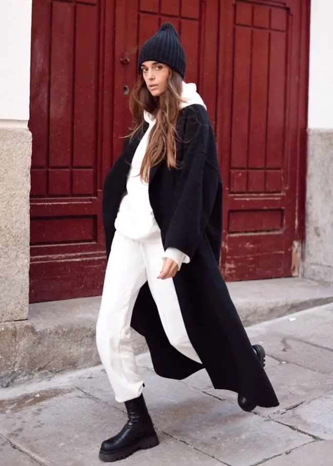 Monochromatic Black and White with Chunky Platform Boots Monochromatic Black and White with Chunky Platform Boots — Snow Boots Outfits