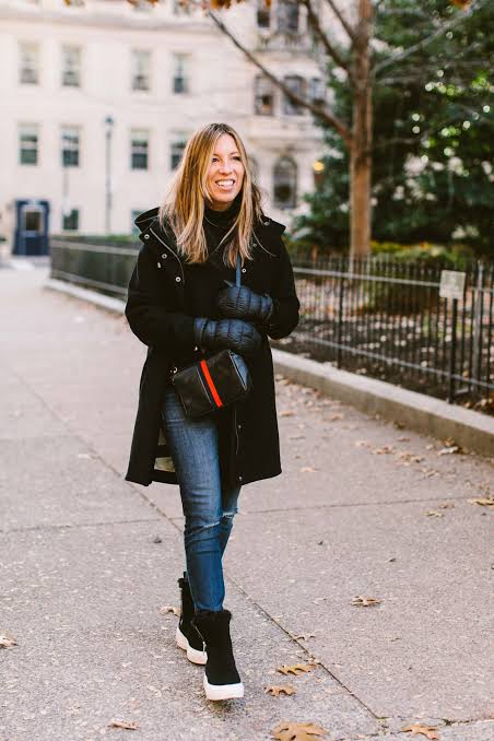 Black Turtleneck Under Black Hooded Coat with Blue Jeans Black Turtleneck Under Black Hooded Coat with Blue Jeans — Turtleneck Outfits