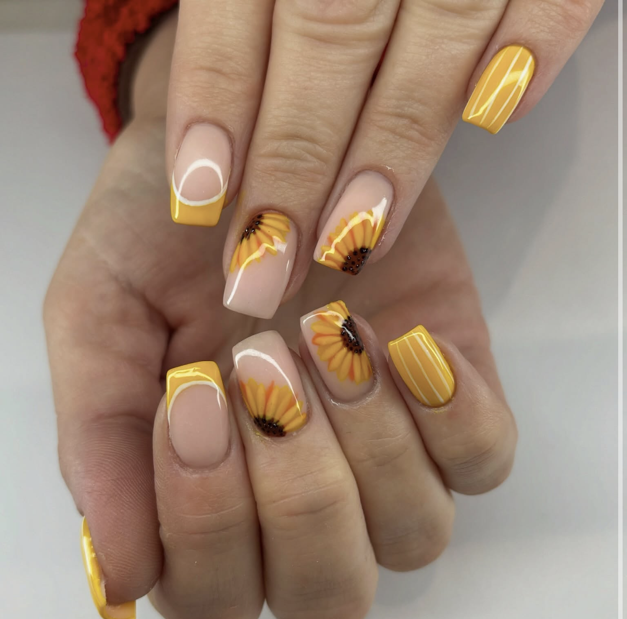 Short Square Sunflower Art Short Square Sunflower Art — Yellow Nail Designs