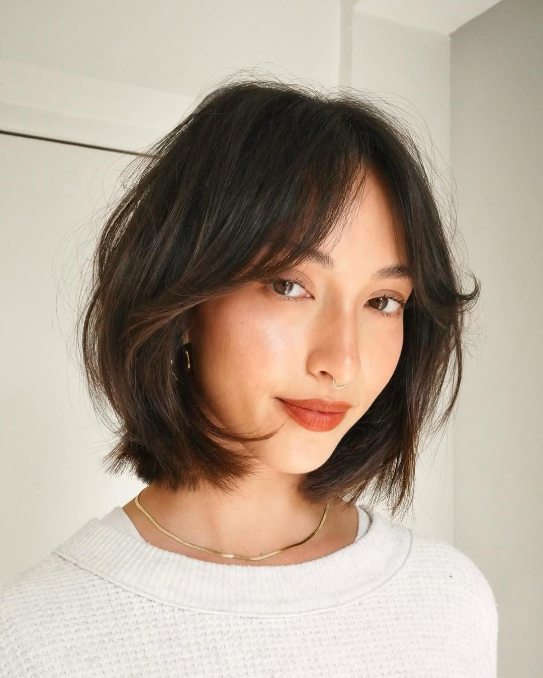 Fine Wavy Bob With Layered Ends and Side-Swept Bangs Fine Wavy Bob With Layered Ends and Side-Swept Bangs — Winter Layered Haircuts