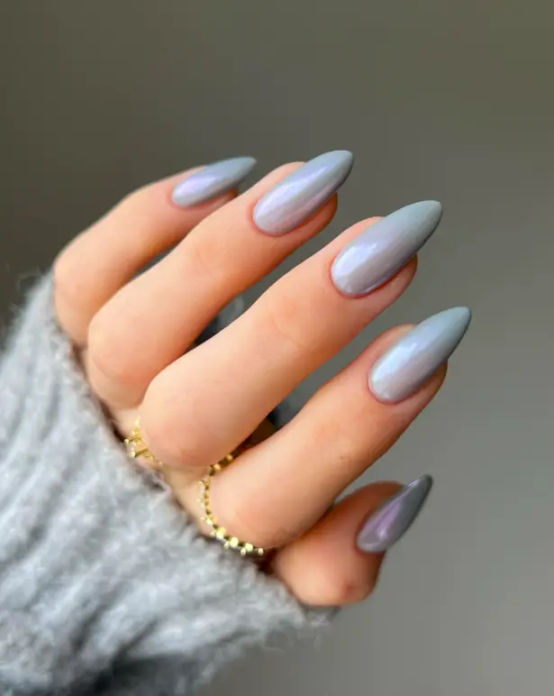 Pearlescent Chrome Light Grey Nails Pearlescent Chrome Light Grey Nails — Winter Gray Nails