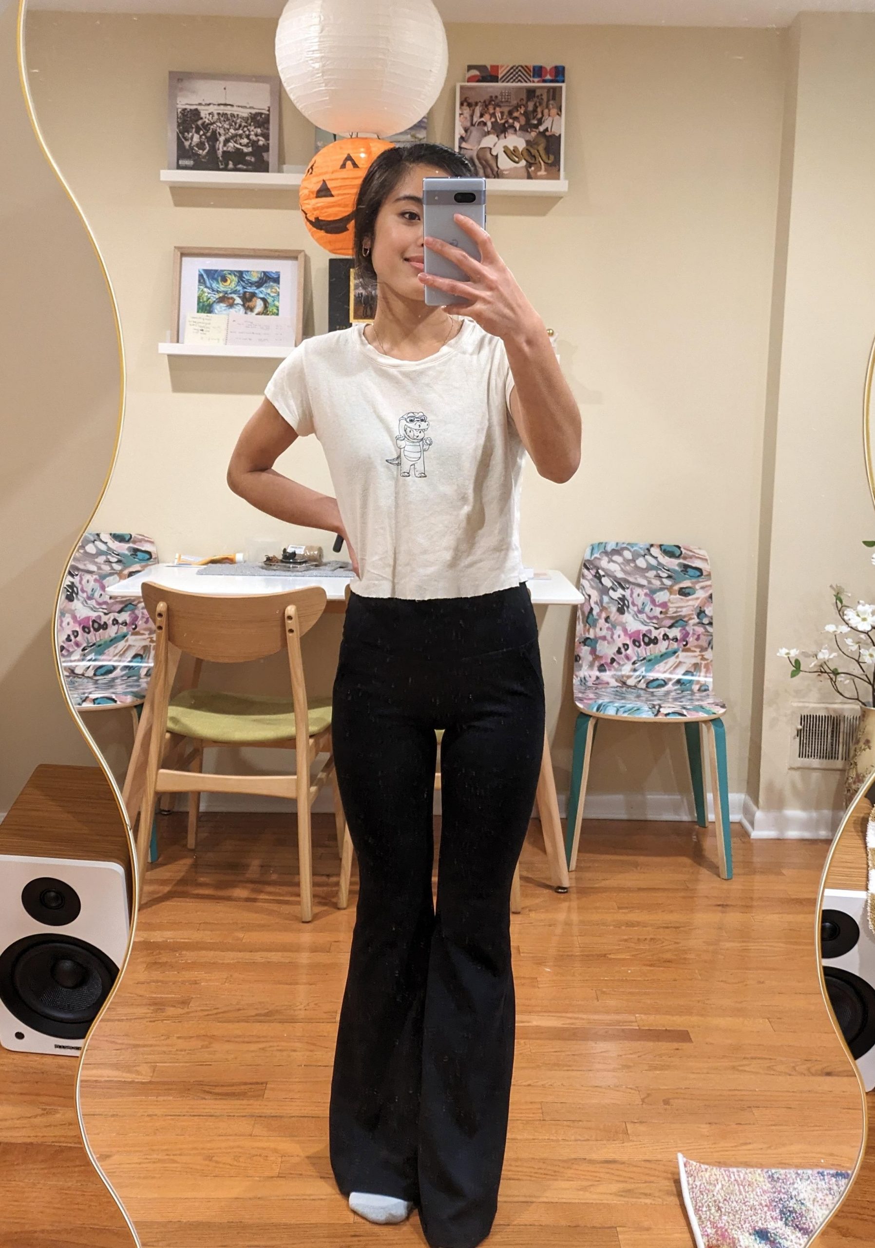 Minimalist Athleisure: Black Flare Leggings with White Tee Minimalist Athleisure: Black Flare Leggings with White Tee — Flare Leggings Outfits