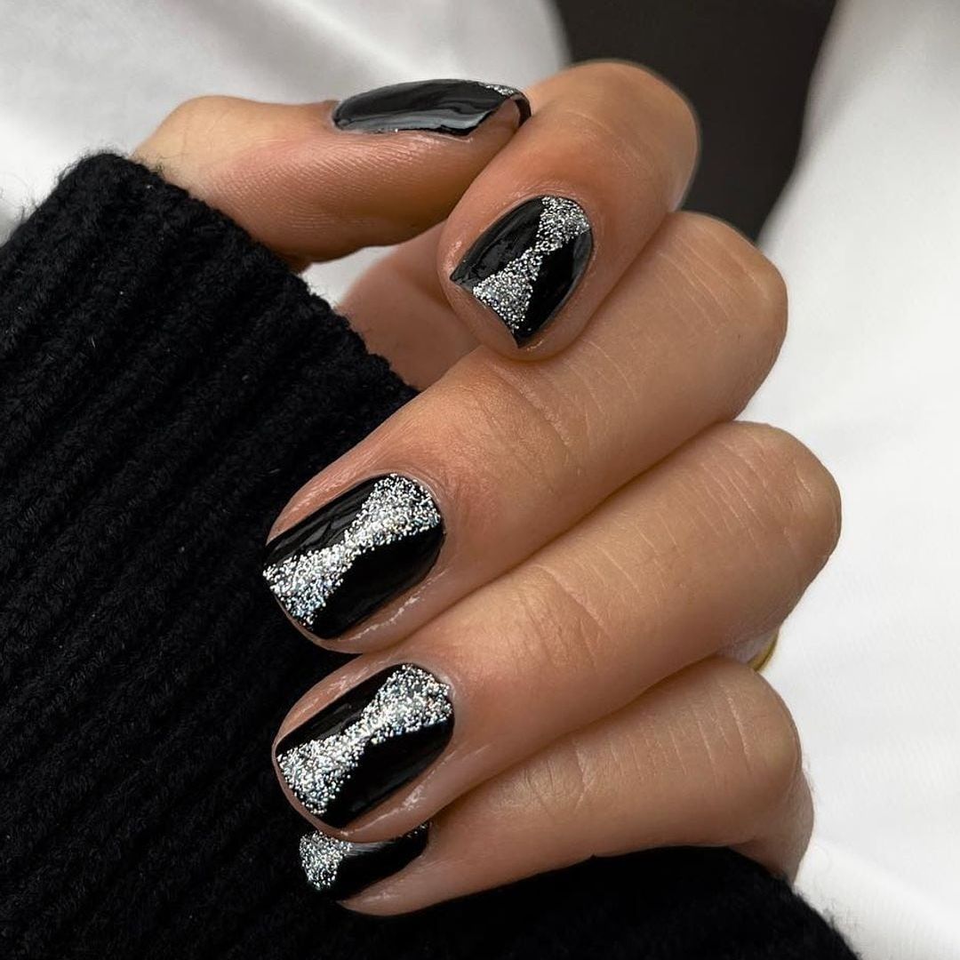 Black Diagonal Glitter Stripe Nails Black Diagonal Glitter Stripe Nails — Nail Art Ideas