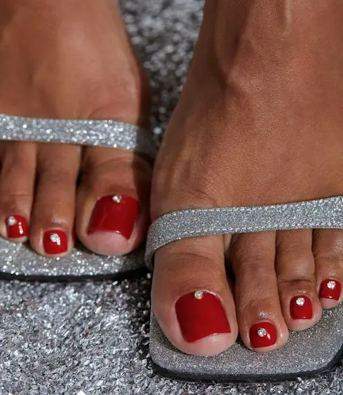Deep Red Rhinestone Accent Toenails Deep Red Rhinestone Accent Toenails — Winter Toe Nails