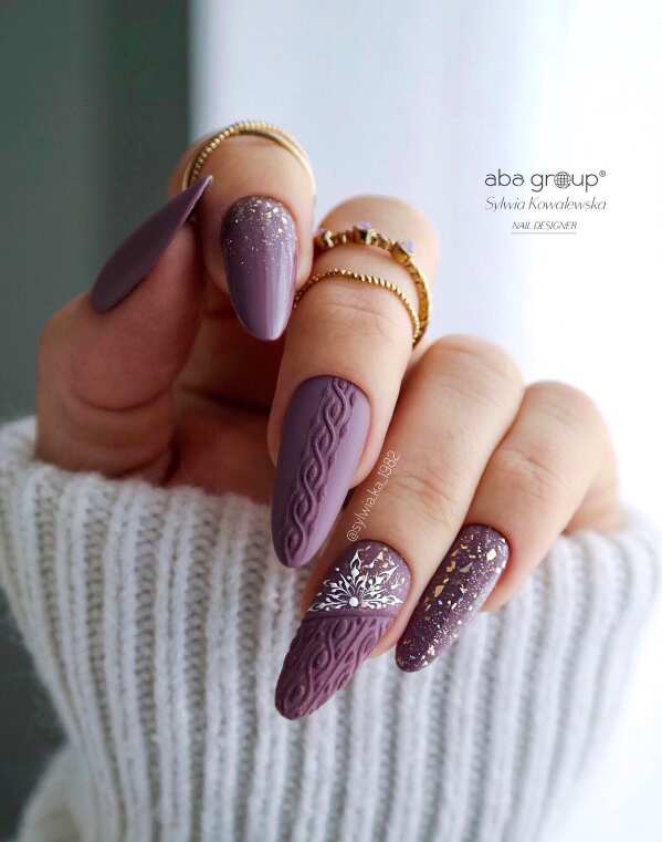 Winter Visual Idea — Sweater Nails
