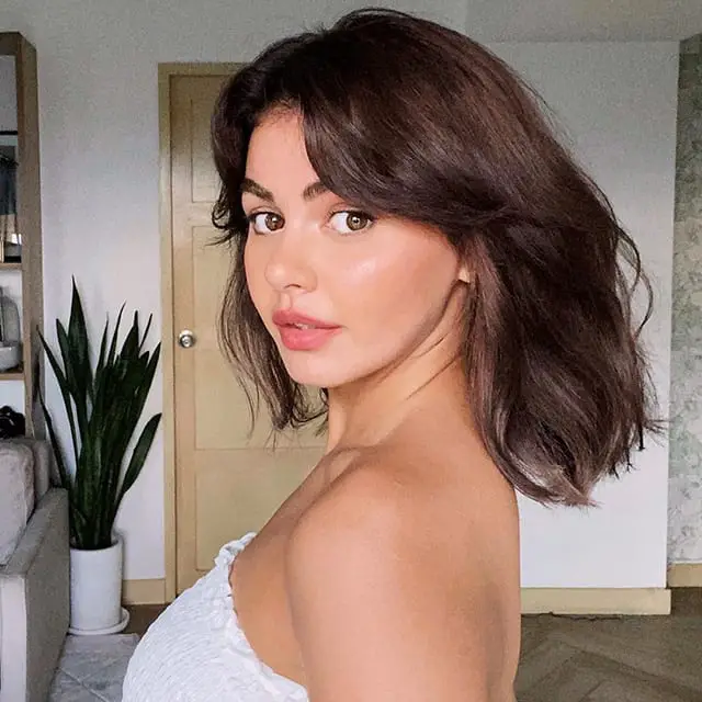 Sleek Blunt Lob for Round Faces Sleek Blunt Lob for Round Faces — Winter Hairstyles for Round Faces