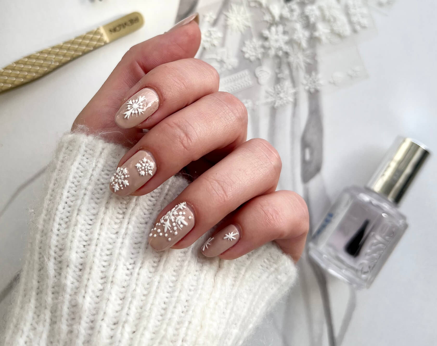 Minimalist Beige Snowflake Nails Minimalist Beige Snowflake Nails — Winter Nail Designs