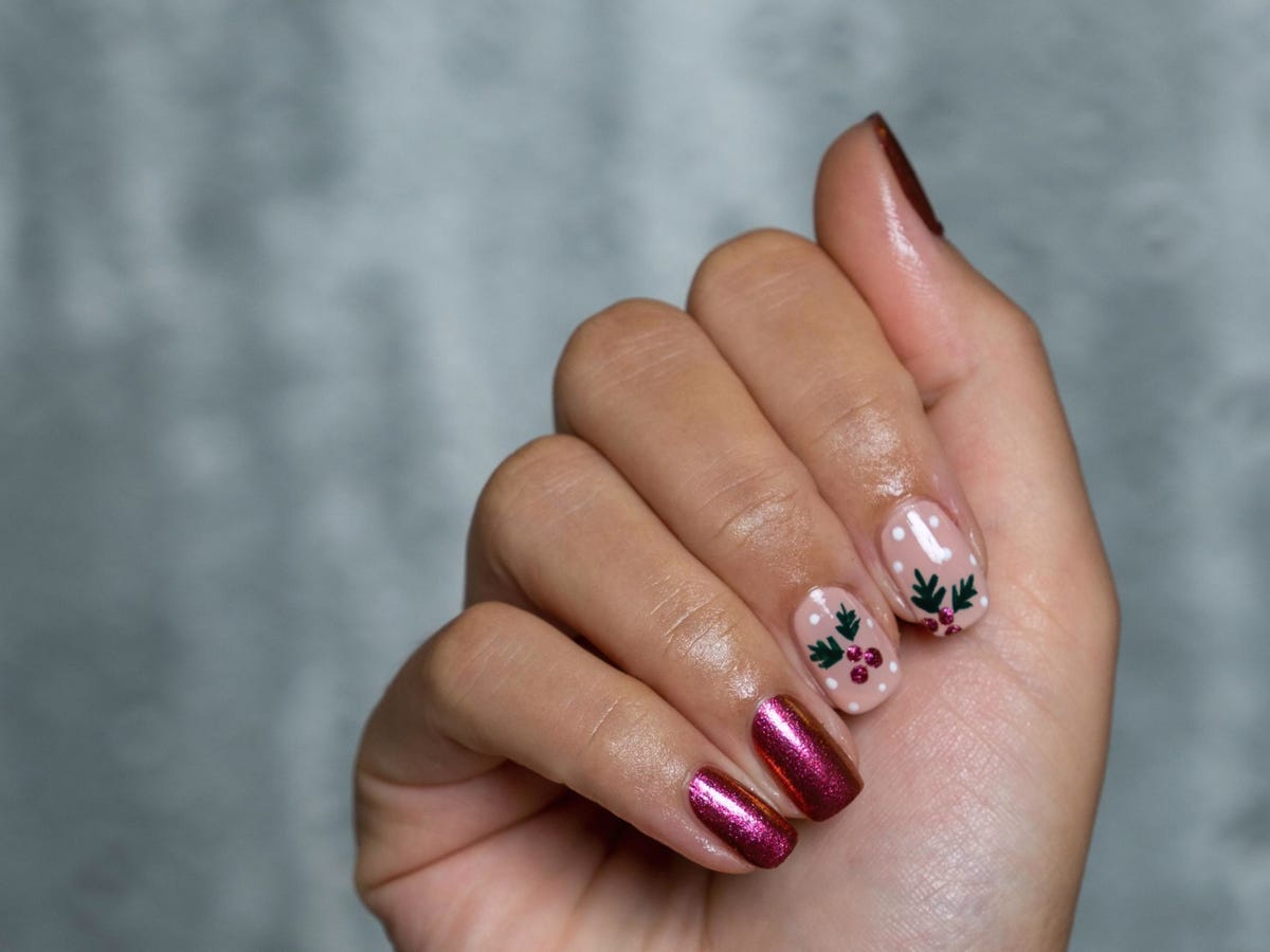 Light Pink Holly Berry Almond Nails Light Pink Holly Berry Almond Nails — Short Winter Square Nails