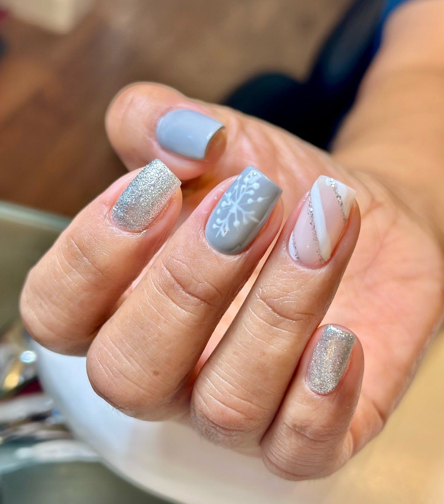 Silver Glitter and Snowflake Short Square Nails Silver Glitter and Snowflake Short Square Nails — Cute Winter Nails