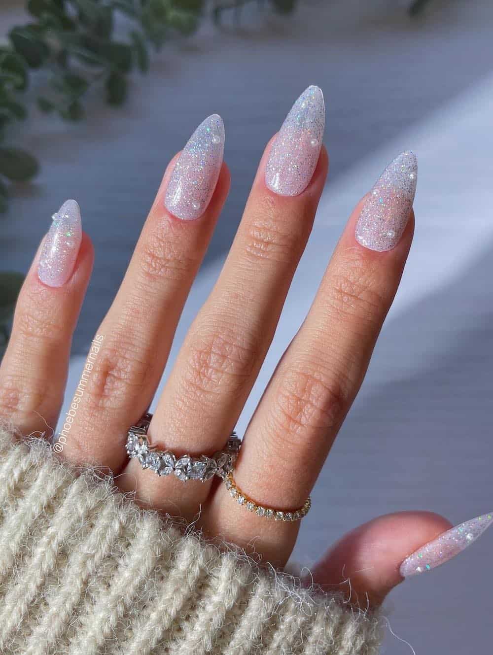 Sparkling Glitter Gradient Stiletto Nails Sparkling Glitter Gradient Stiletto Nails — Winter Acrylic Nails