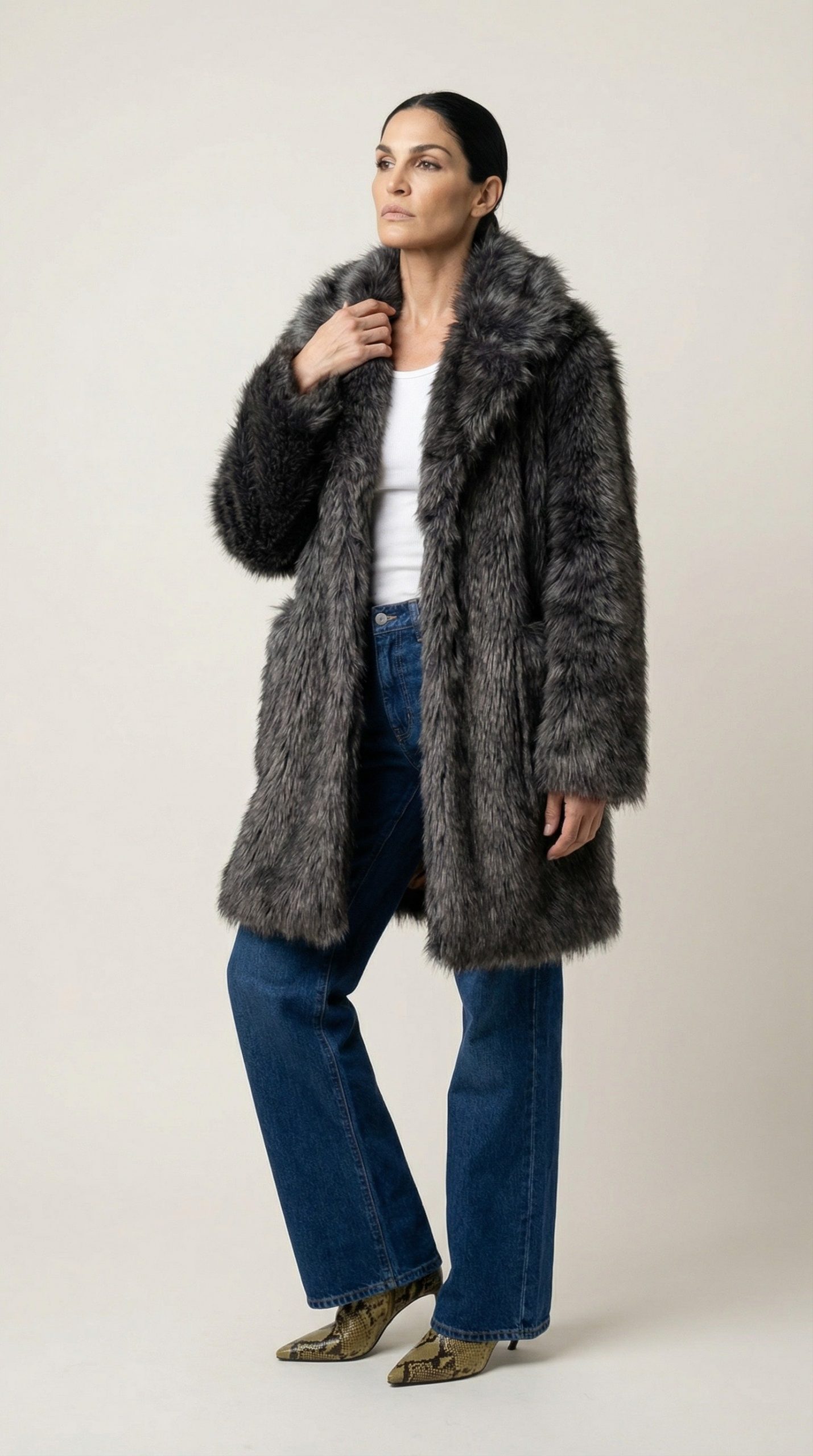 Chic Long Black Faux Fur Coat with Wide-Leg Jeans Chic Long Black Faux Fur Coat with Wide-Leg Jeans — Faux Fur Coat Outfits