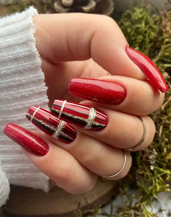 Glamorous Deep Red Plaid Nails Glamorous Deep Red Plaid Nails — Winter Red Nails