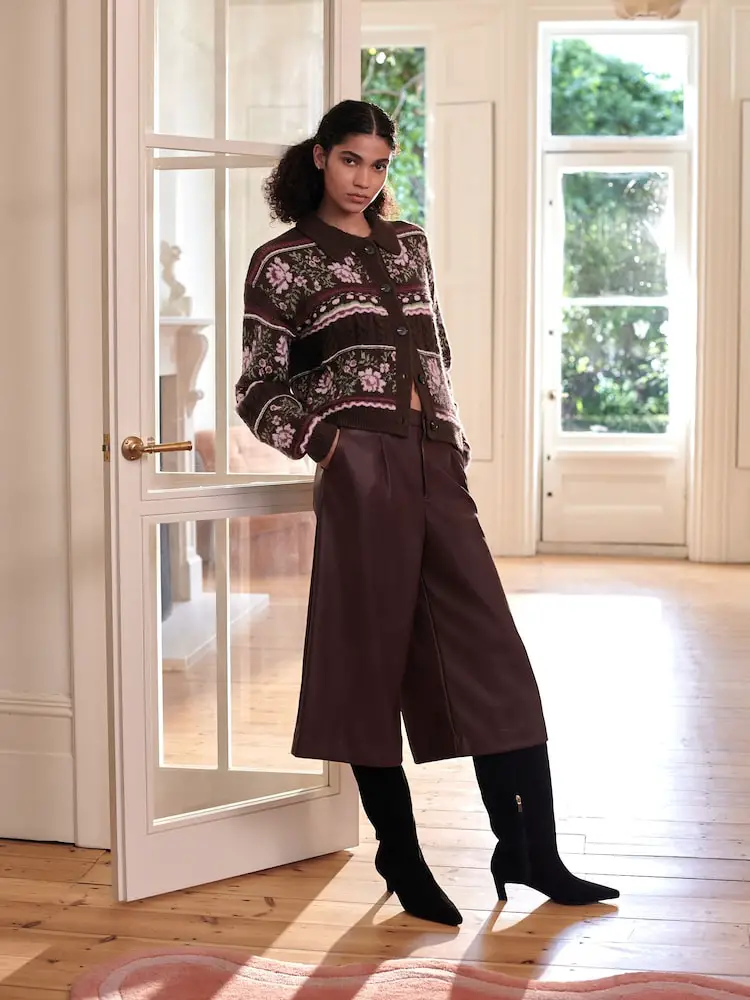 Casual Brown Leather Culottes with Patterned Cardigan — Leather Pants Outfits