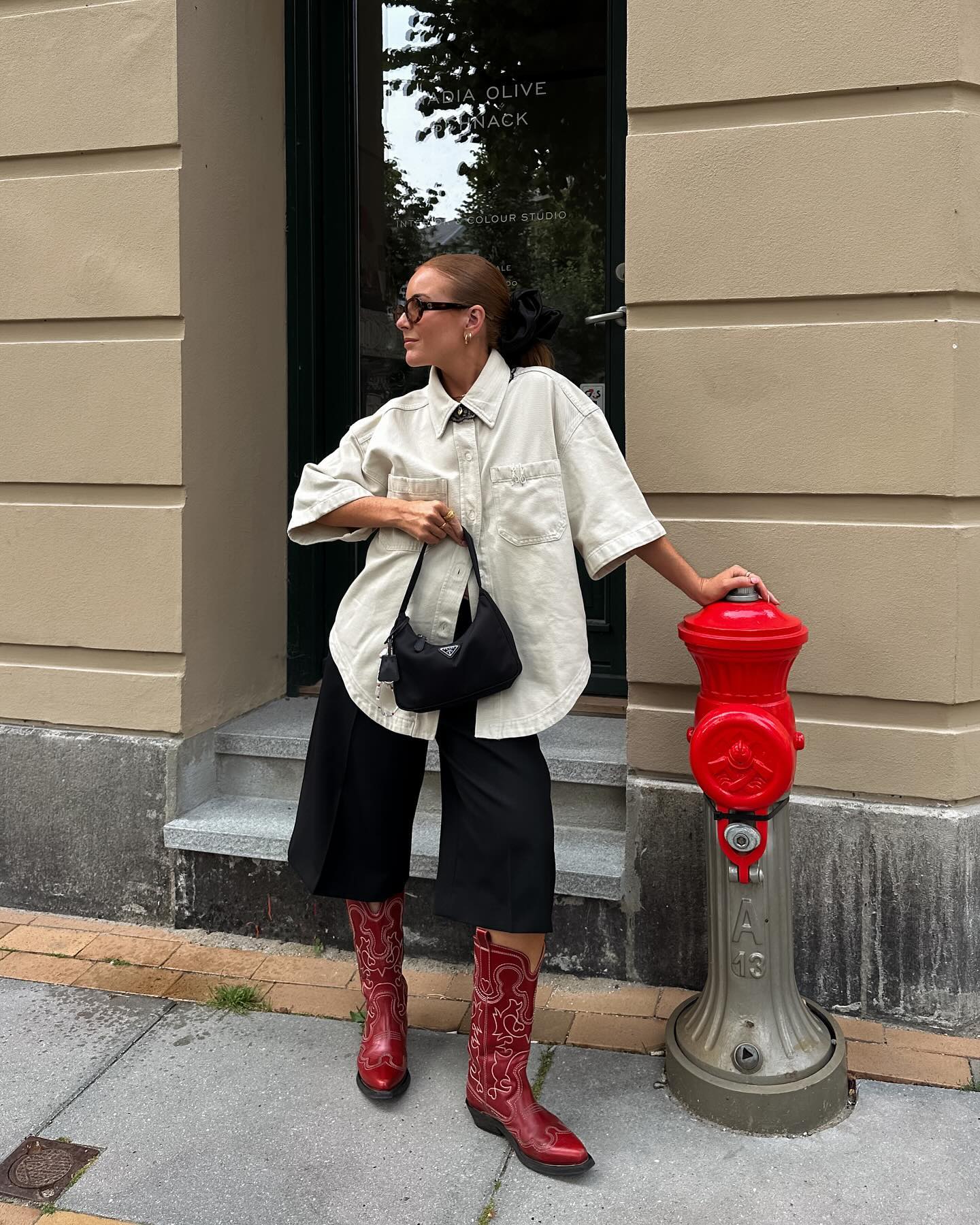 Casual Cool with Wide-Leg Culottes and Cowboy Boots Casual Cool with Wide-Leg Culottes and Cowboy Boots — Y2K Winter Outfits