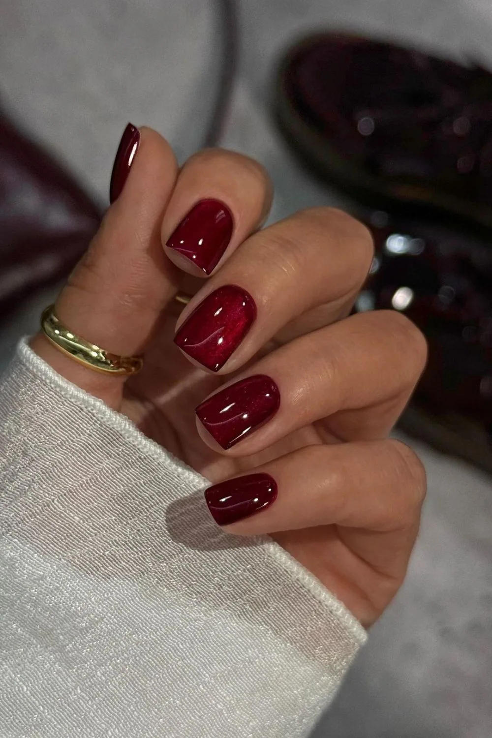 Mysterious Deep Red Cat-Eye Squares Mysterious Deep Red Cat-Eye Squares — Winter Red Nails