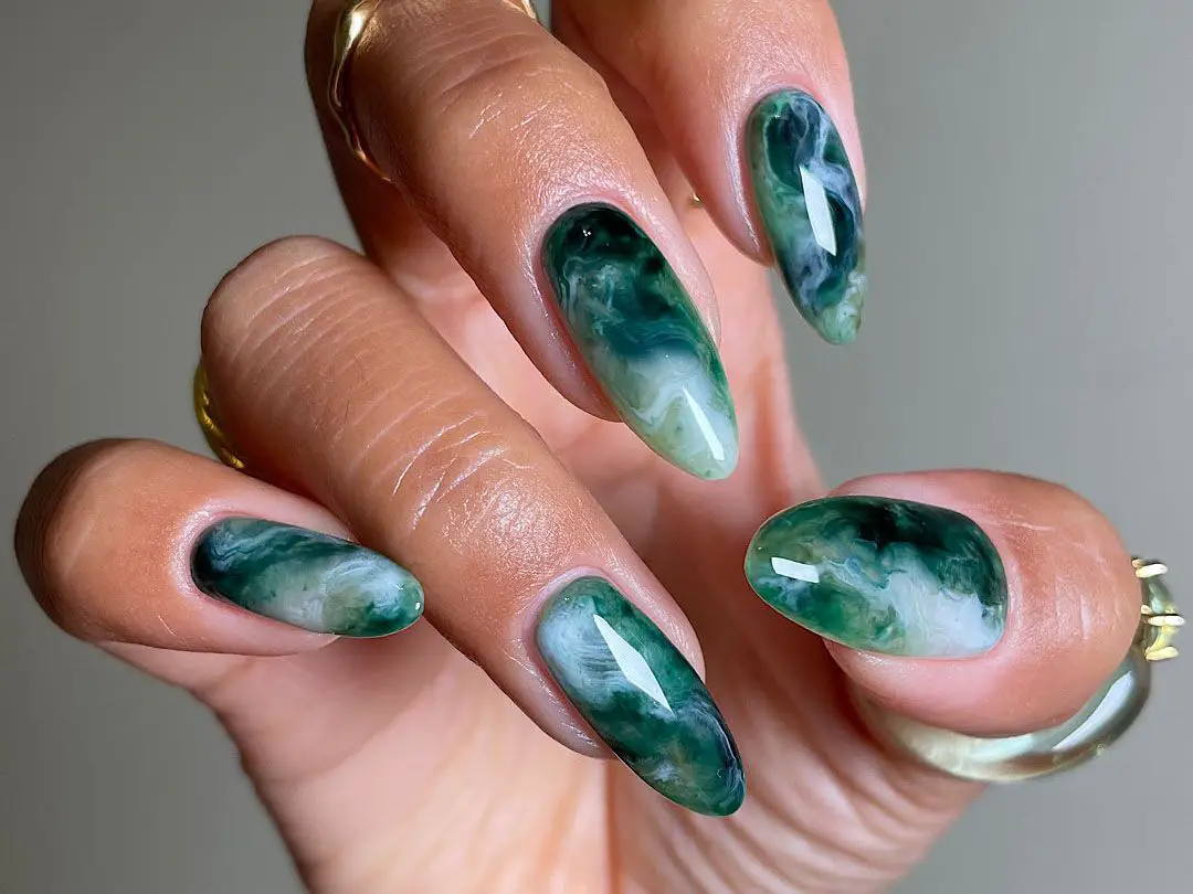 Marbled Emerald and White Stone Effect Marbled Emerald and White Stone Effect — Emerald Green Nails