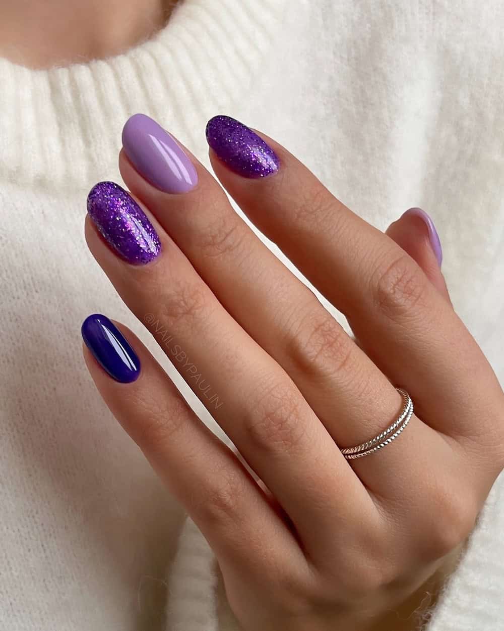 Color-Blocked Lavender and Bright Purple Ovals Color-Blocked Lavender and Bright Purple Ovals — Winter Purple Nails