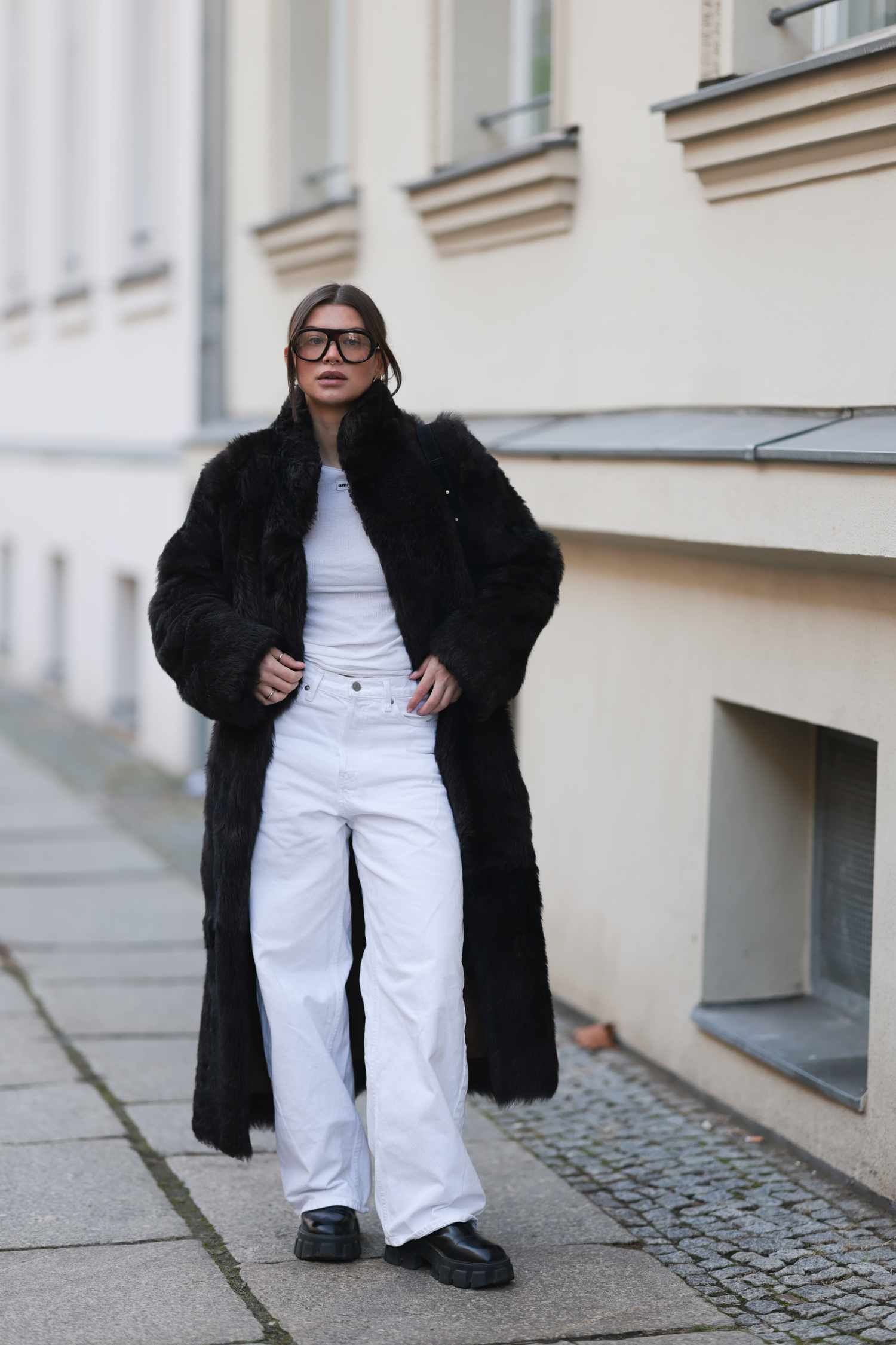 Chic Monochrome White with a Faux Fur Coat Chic Monochrome White with a Faux Fur Coat — Winter Outfits with Wide Leg Jeans