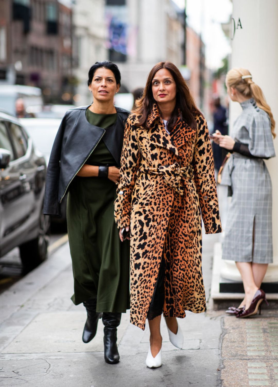 Bold Leopard Trench Coat for Street Style Bold Leopard Trench Coat for Street Style — Leopard Coat Outfits