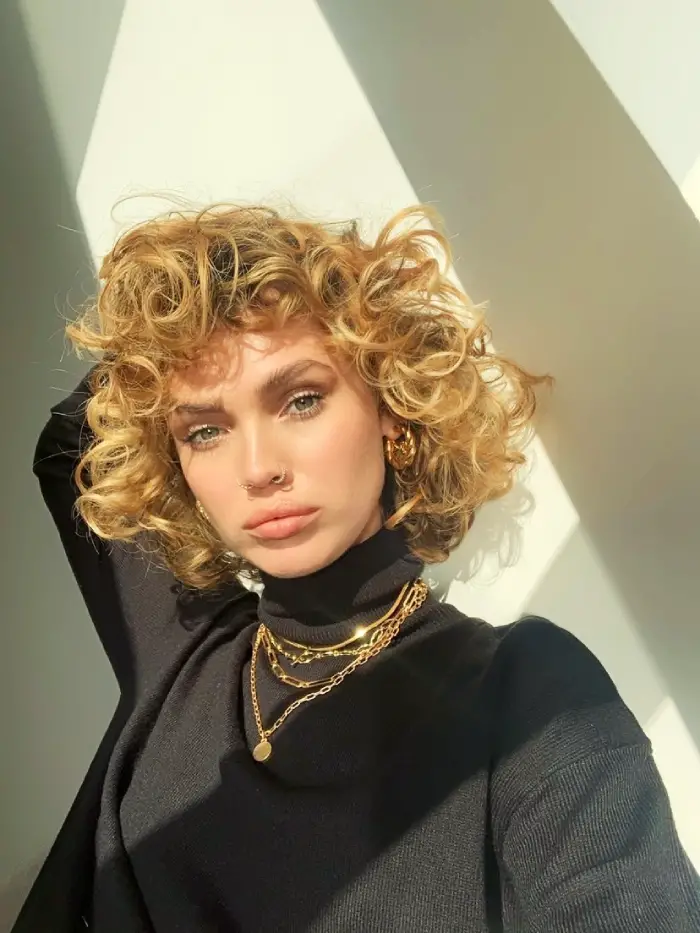 Chic Blonde Curly Bob with Bangs — Winter Hairstyles for Curly Hair