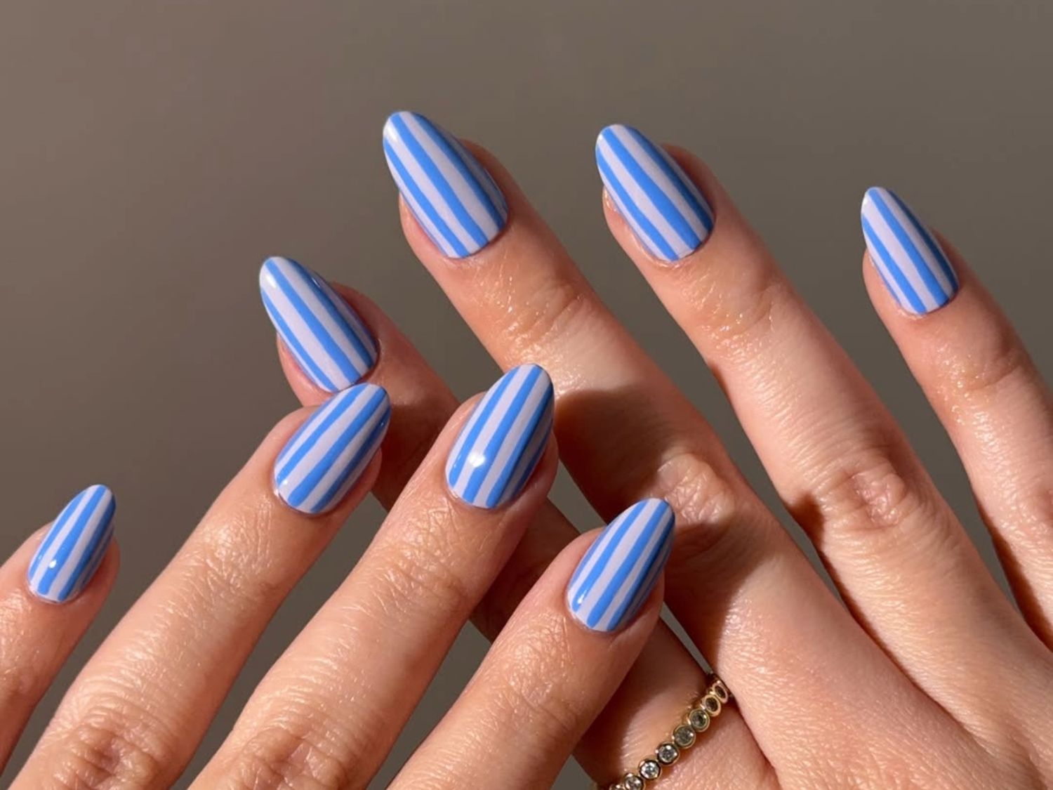 Diagonal Blue and White Stripe Almonds Diagonal Blue and White Stripe Almonds — Easy Nail Designs