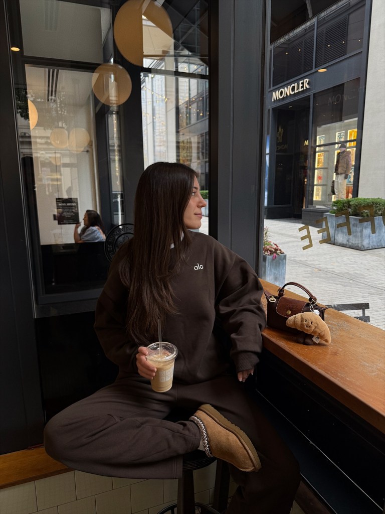 Cozy Brown Fleece Set for Ultimate Loungewear Comfort Cozy Brown Fleece Set for Ultimate Loungewear Comfort — Casual Winter Outfits