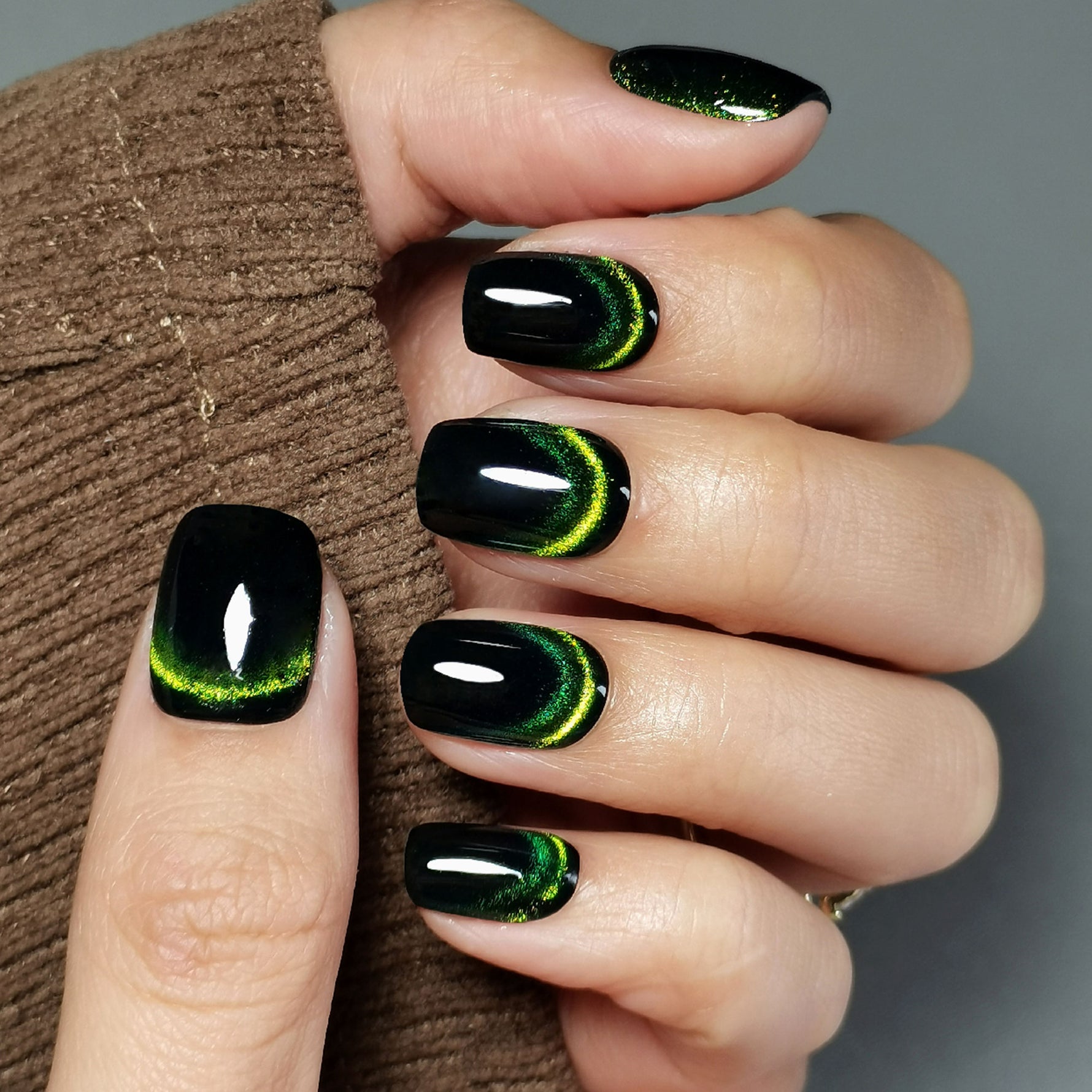 Short Square Black Emerald Cat Eye Tips Short Square Black Emerald Cat Eye Tips — Emerald Green Nails
