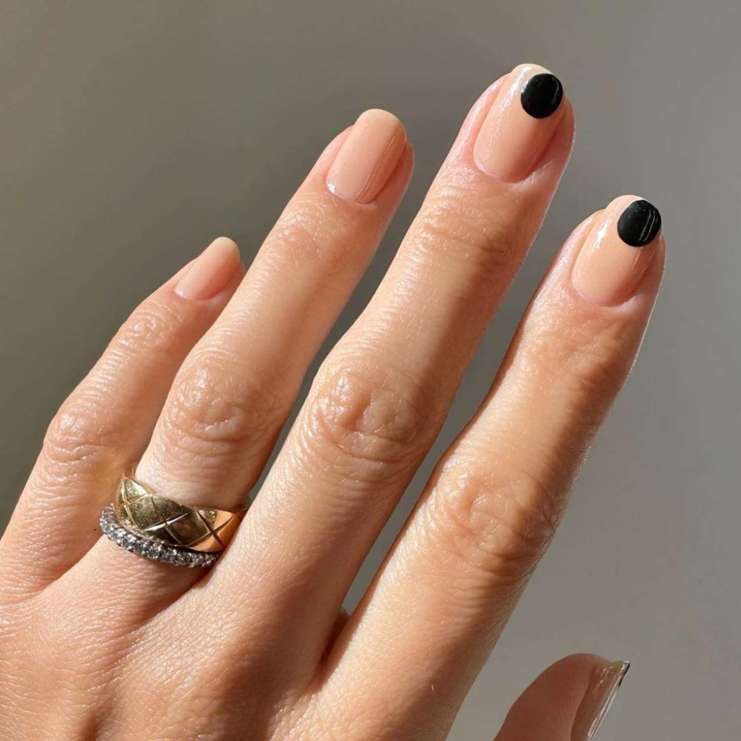 Two Black Dots On Accent Nails Visual Idea Two Black Dots On Accent Nails Visual Idea — Winter Nude Nails