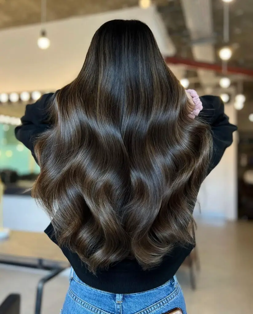 Layers Solid Espresso Mid-Back Waves Layers Solid Espresso Mid-Back Waves — Espresso Brown Hair
