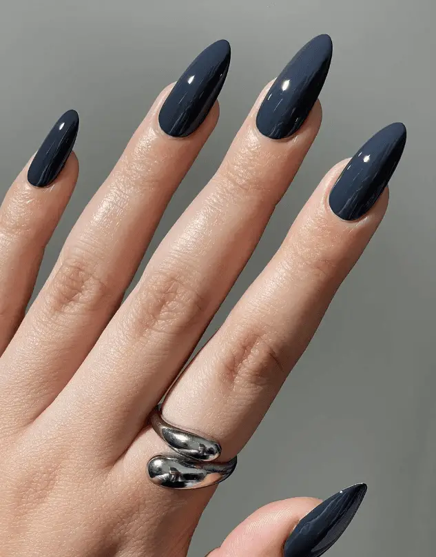 Charcoal Grey Subtle Line Stilettos Charcoal Grey Subtle Line Stilettos — Winter Nail Colors