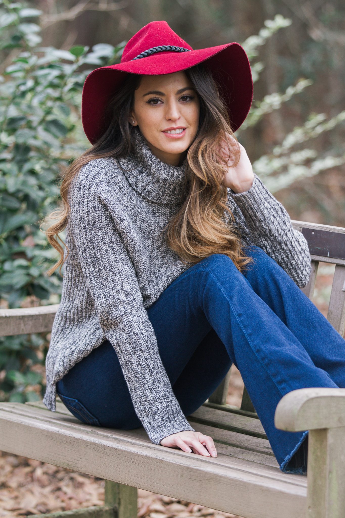 Flared Jeans and Knit Sweater with Red Fedora Flared Jeans and Knit Sweater with Red Fedora — Boho Winter Outfits