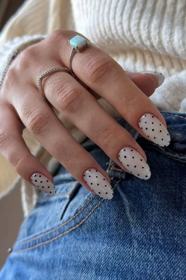 Medium Almond White with Black Polka Dots Medium Almond White with Black Polka Dots — Trendy Simple Nail Designs