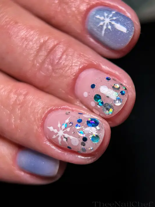Short Square Light Blue Gradient Snowflakes Short Square Light Blue Gradient Snowflakes — Winter Vacation Nails