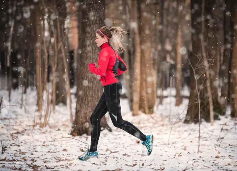 Red Puffer Jacket and Black Leggings for Snowy Runs — Winter Workout Outfits