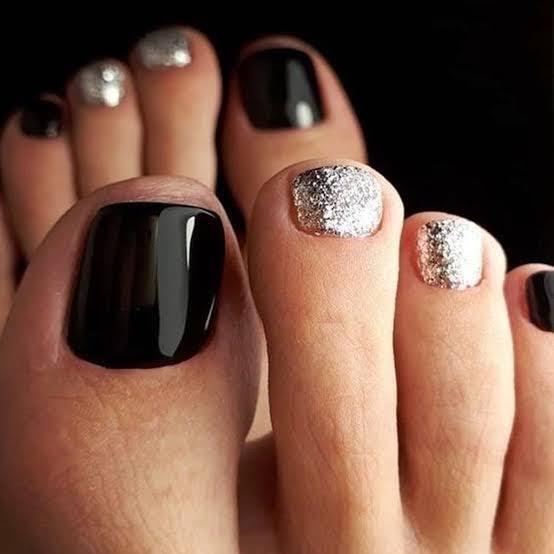 Black Silver Glitter Contrast Toenails Black Silver Glitter Contrast Toenails — Winter Toe Nails