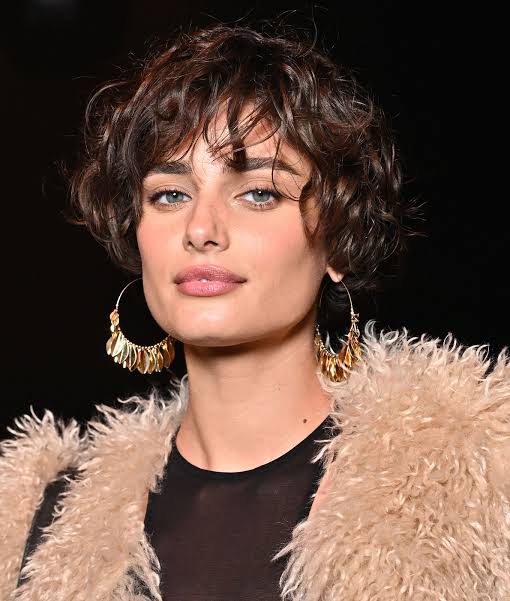 Voluminous Dark Brown Pixie Bob — Short Winter Haircuts