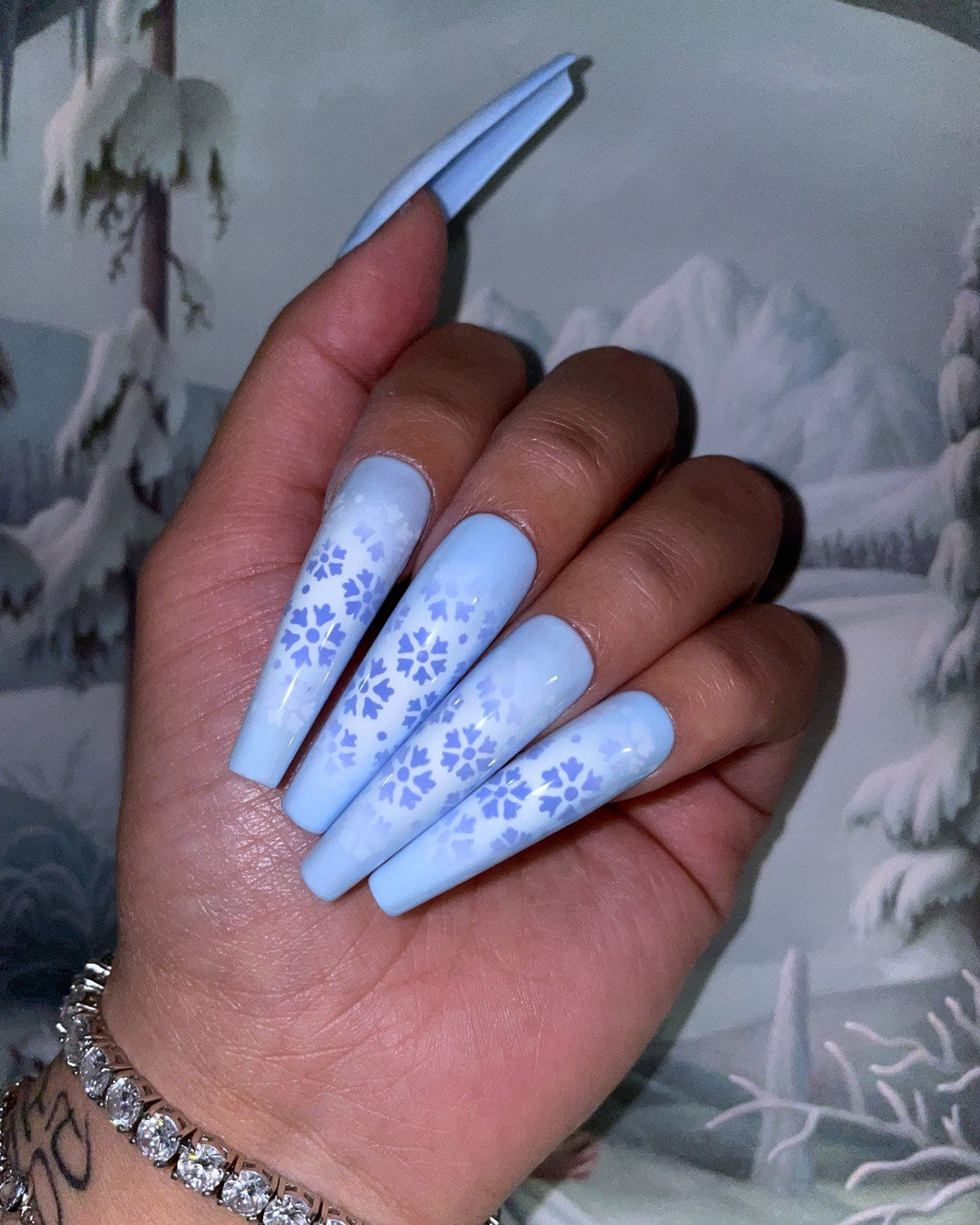 Matte Glitter Snowy Gradient Coffins Matte Glitter Snowy Gradient Coffins — Long Winter Nails