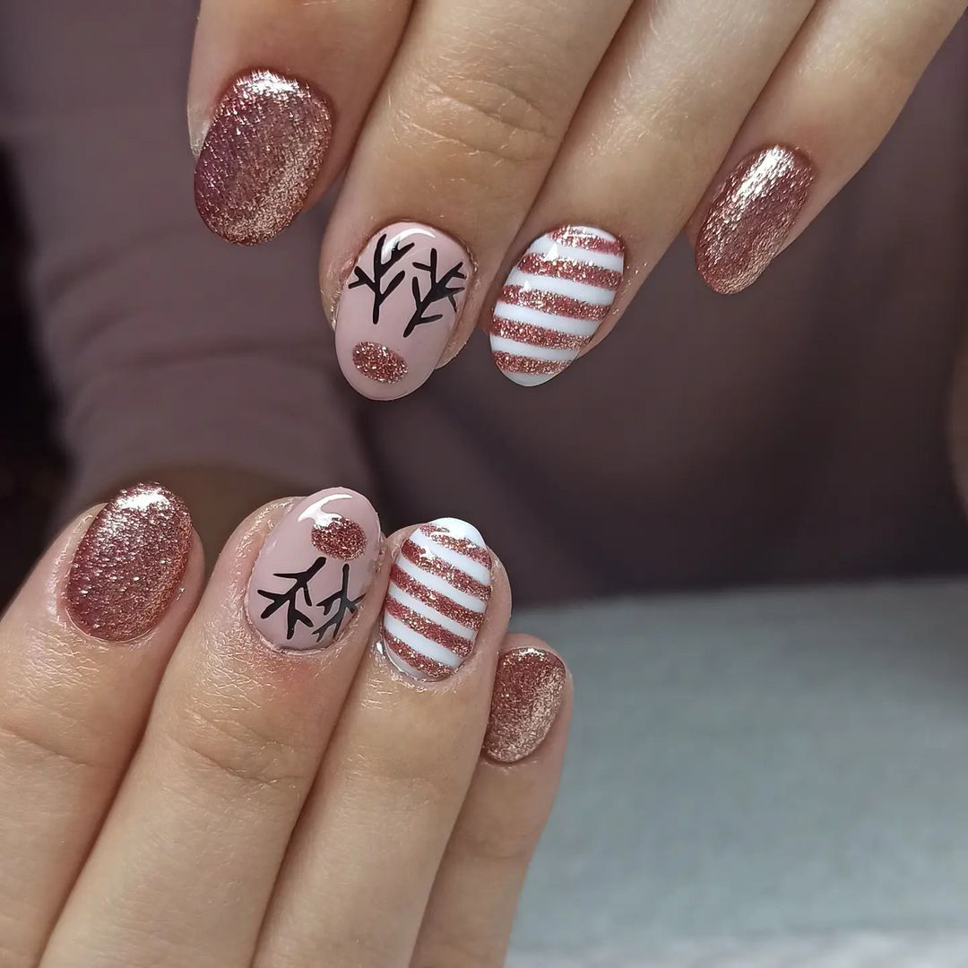 Pale Pink with Reindeer Antlers and Glitter Stripes Pale Pink with Reindeer Antlers and Glitter Stripes — Cute Winter Nails
