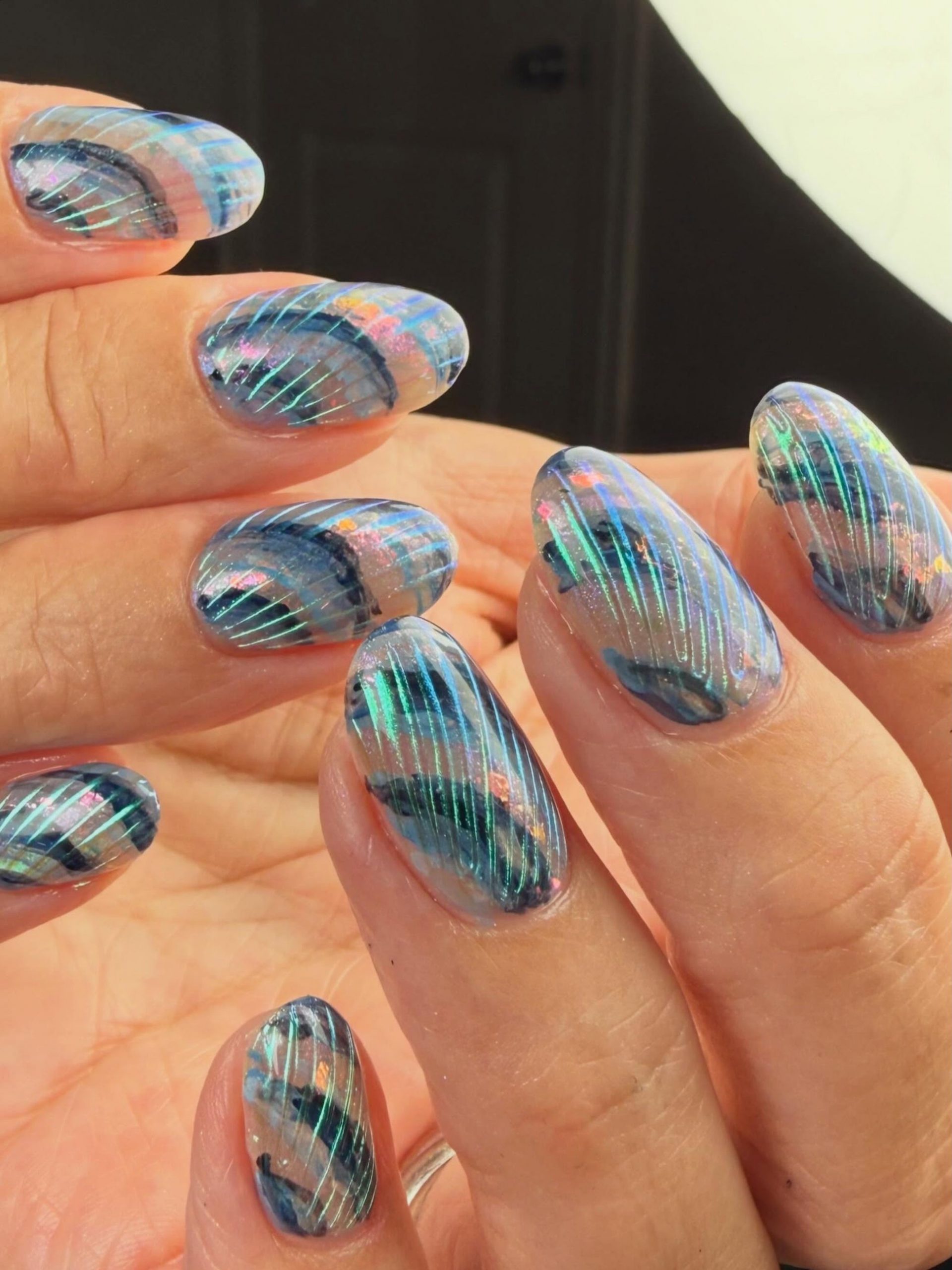 Abstract Swirl Chrome Nails Abstract Swirl Chrome Nails — Winter Chrome Nails