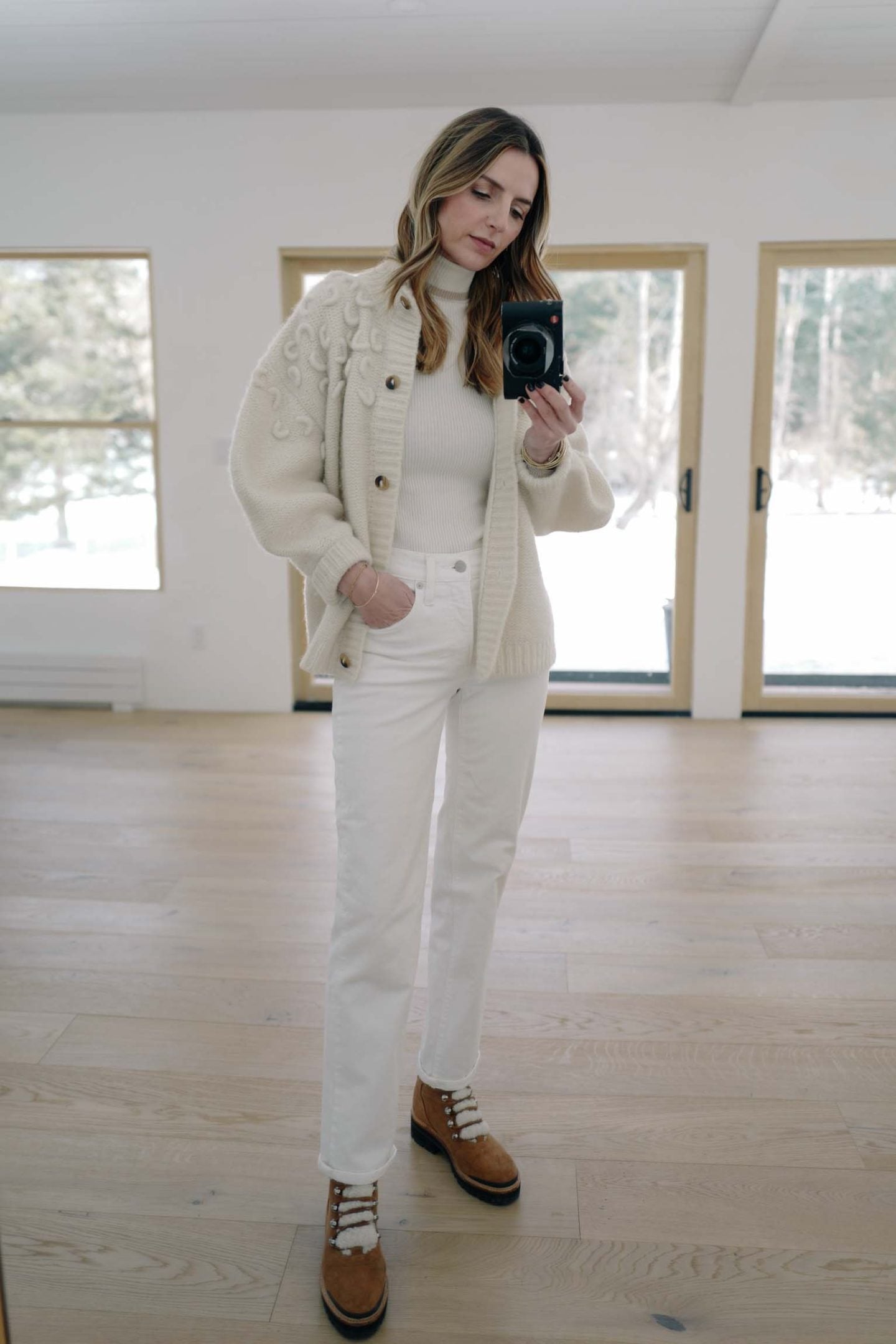 Fitted Puffer Coat with Fur Trim and Turtleneck Fitted Puffer Coat with Fur Trim and Turtleneck — Cute Winter Outfits