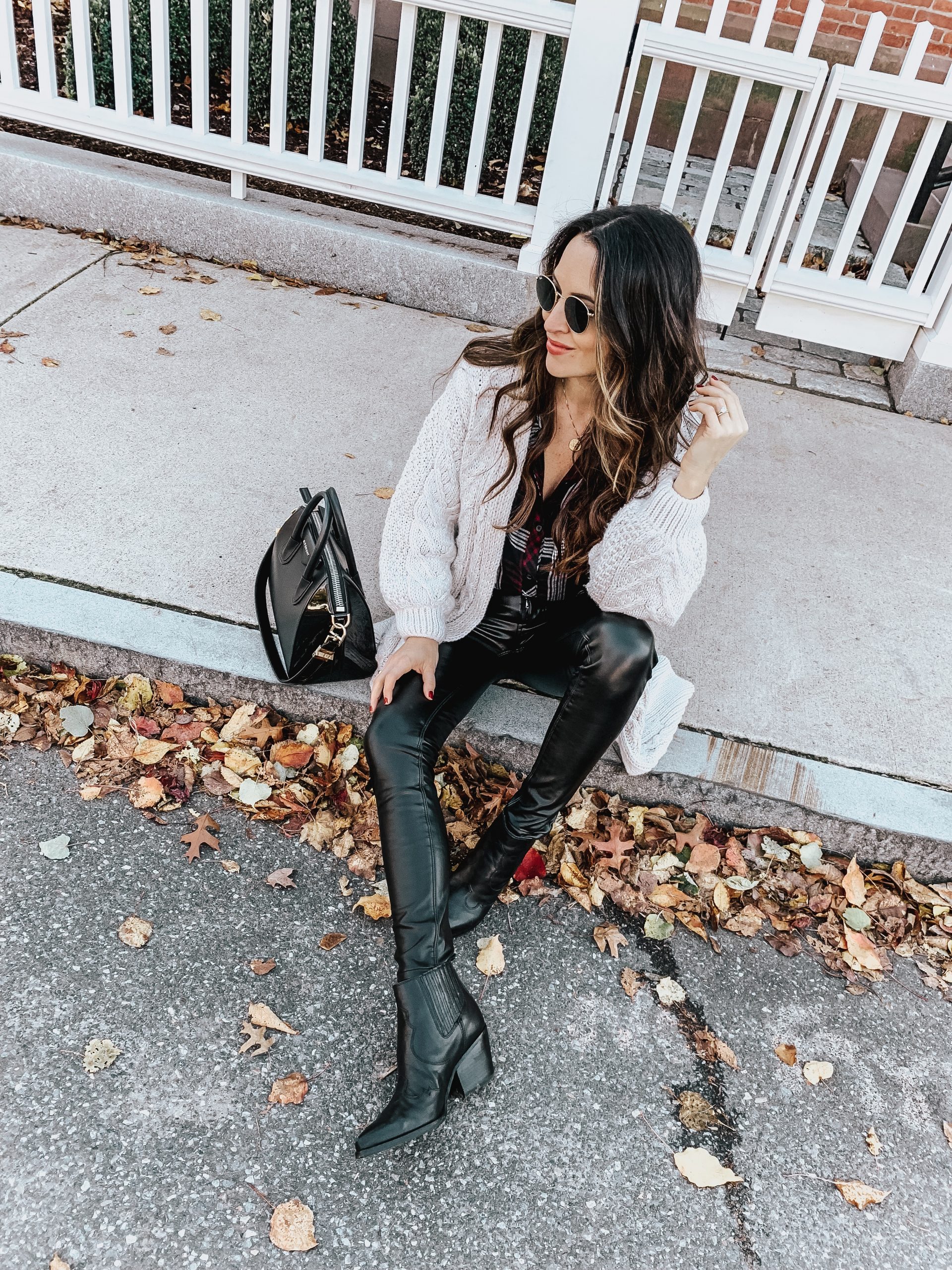 Black Pointed-Toe Boots Autumn Casual Black Leather Pants with Chunky Cardigan — Leather Pants Outfits